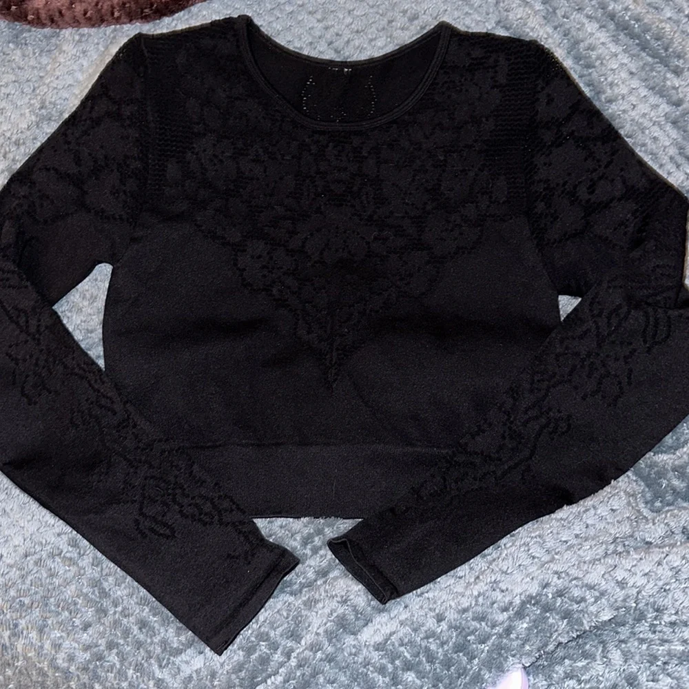 Fabletics Flora Seamless Lace Longsleeve Crop